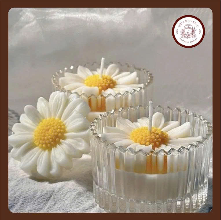 Nến Thơm Hoa Cúc Dream Candle – Hương Thơm Nhẹ Nhàng Cho Không Gian Thư Giãn
